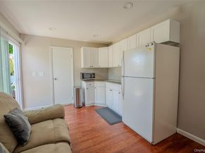 75 Park Avenue, Ronkonkoma NY 11779