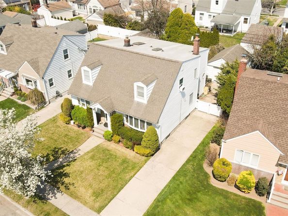29 Tenafly Drive, New Hyde Park NY 11040