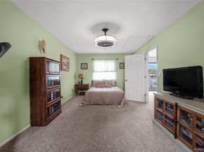 41 Cambridge Drive W, Copiague NY 11726