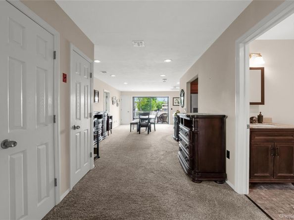 41 Cambridge Drive W, Copiague NY 11726