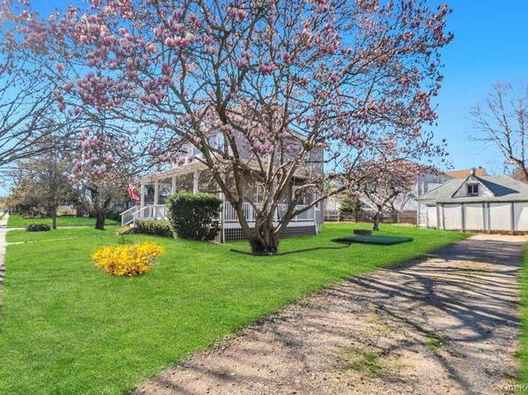 237 Willow Street, Roslyn Heights NY 11577