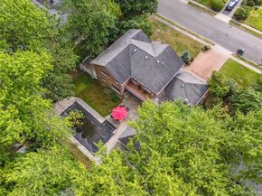8 Percheron Lane, Roslyn Heights NY 11577