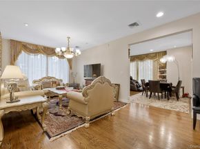 8 Percheron Lane, Roslyn Heights NY 11577