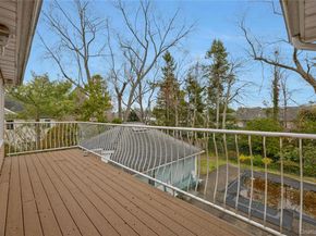 8 Percheron Lane, Roslyn Heights NY 11577