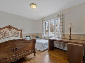 8 Percheron Lane, Roslyn Heights NY 11577