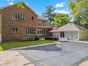 8 Percheron Lane, Roslyn Heights NY 11577