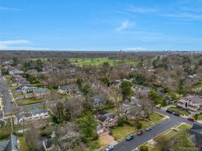 8 Percheron Lane, Roslyn Heights NY 11577