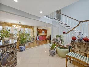 8 Percheron Lane, Roslyn Heights NY 11577