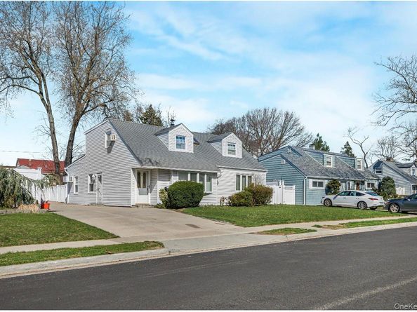 758 Wyngate Drive E, Valley Stream NY 11580