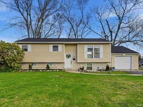 2903 Sipp Avenue, Medford NY 11763