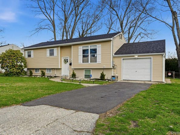 2903 Sipp Avenue, Medford NY 11763