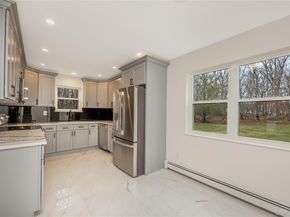 24 Buckskin Lane, Riverhead NY 11901