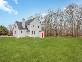 24 Buckskin Lane, Riverhead NY 11901