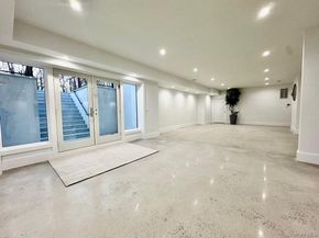 69 Jagger Lane, Westhampton NY 11977