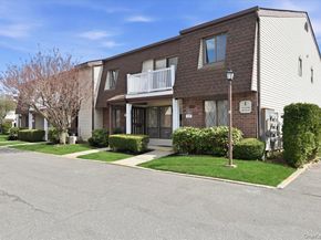 115 Clubhouse Drive, Copiague NY 11726