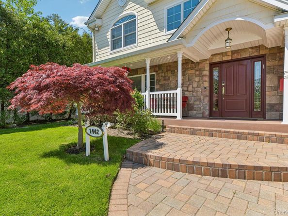 1442 Stevenson Circle, Hewlett NY 11557