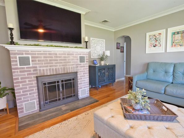 20 Conway Street, Ronkonkoma NY 11779
