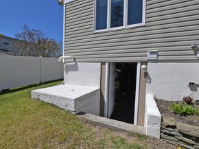 20 Conway Street, Ronkonkoma NY 11779