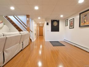 20 Conway Street, Ronkonkoma NY 11779