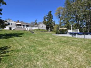 20 Conway Street, Ronkonkoma NY 11779