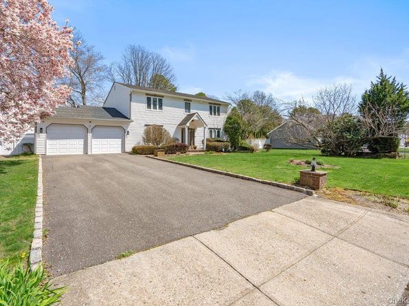 18 Lincoln Avenue, Dix Hills NY 11746