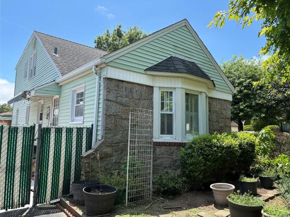 89 S Kensington Avenue, Rockville Centre NY 11570