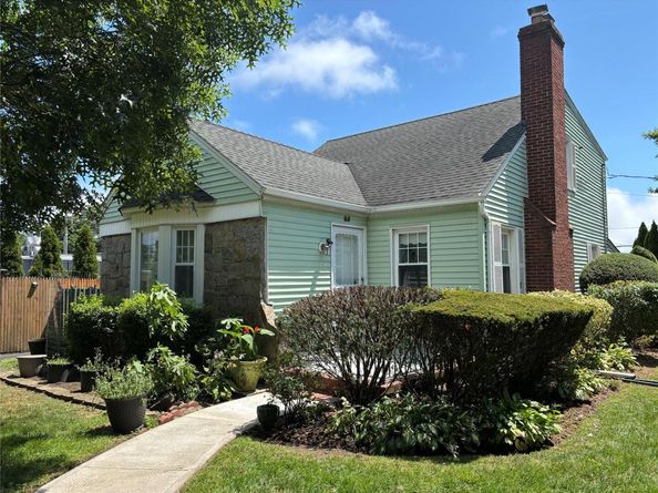 89 S Kensington Avenue, Rockville Centre NY 11570