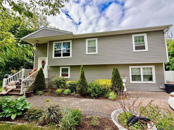 243 Sea Cliff Street, Islip Terrace NY 11752