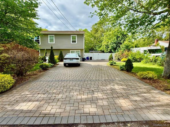 243 Sea Cliff Street, Islip Terrace NY 11752