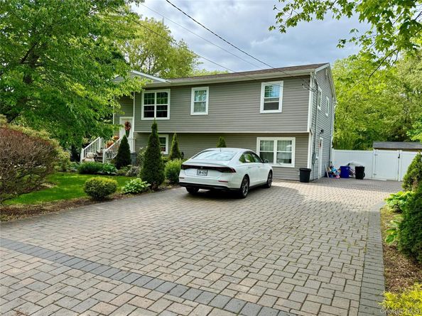 243 Sea Cliff Street, Islip Terrace NY 11752
