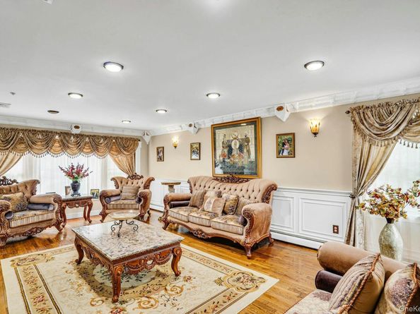 41 Hearthstone Drive, Dix Hills NY 11746