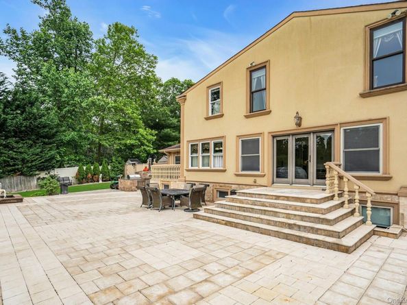 41 Hearthstone Drive, Dix Hills NY 11746