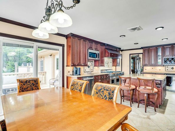 41 Hearthstone Drive, Dix Hills NY 11746