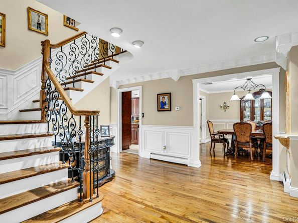 41 Hearthstone Drive, Dix Hills NY 11746