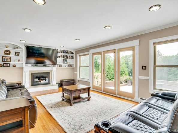 41 Hearthstone Drive, Dix Hills NY 11746