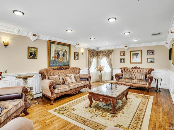 41 Hearthstone Drive, Dix Hills NY 11746