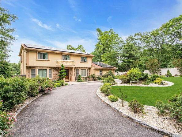 41 Hearthstone Drive, Dix Hills NY 11746