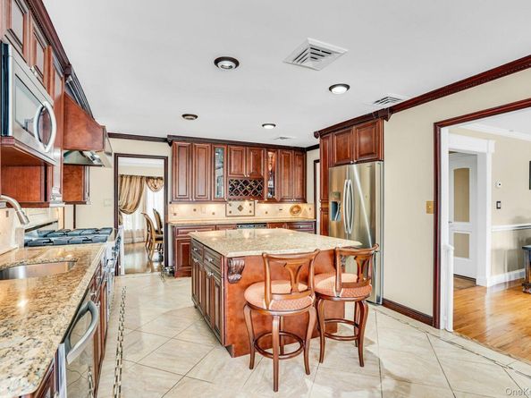 41 Hearthstone Drive, Dix Hills NY 11746