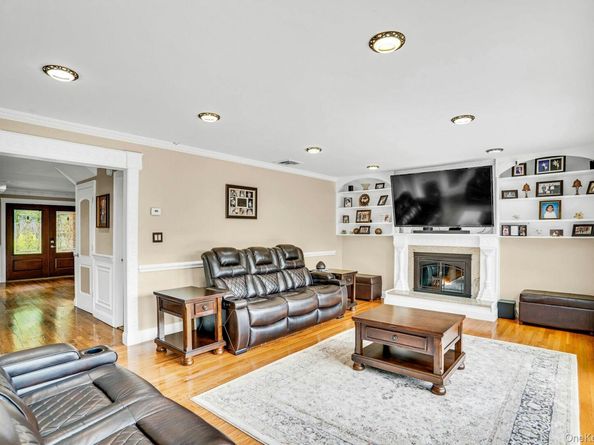 41 Hearthstone Drive, Dix Hills NY 11746