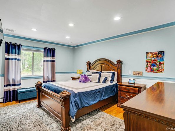 41 Hearthstone Drive, Dix Hills NY 11746