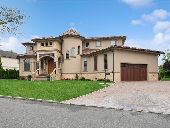 1190 Harbor Road, Hewlett Harbor NY 11557