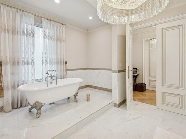 1190 Harbor Road, Hewlett Harbor NY 11557