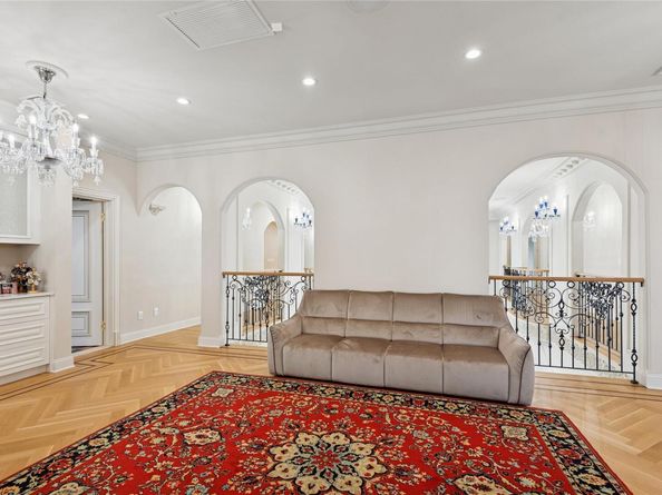 1190 Harbor Road, Hewlett Harbor NY 11557