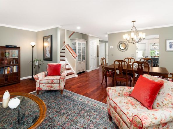 401 Glenwood Drive 401, Briarcliff Manor NY 10510