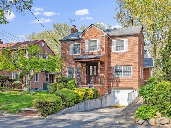 8649 Dunton Street, Holliswood NY 11423