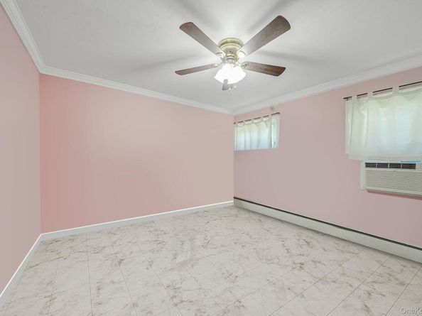 95 Lantern Road, Hicksville NY 11801