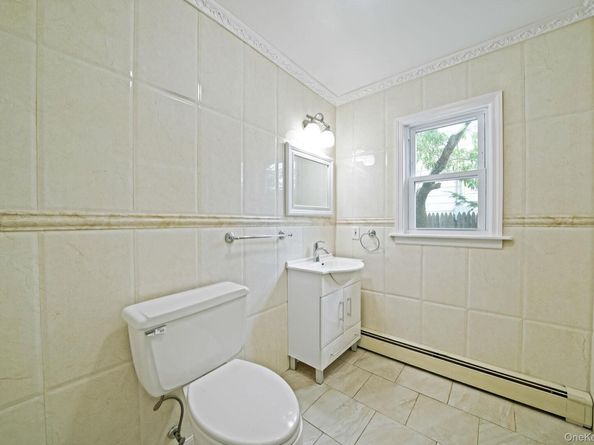 95 Lantern Road, Hicksville NY 11801