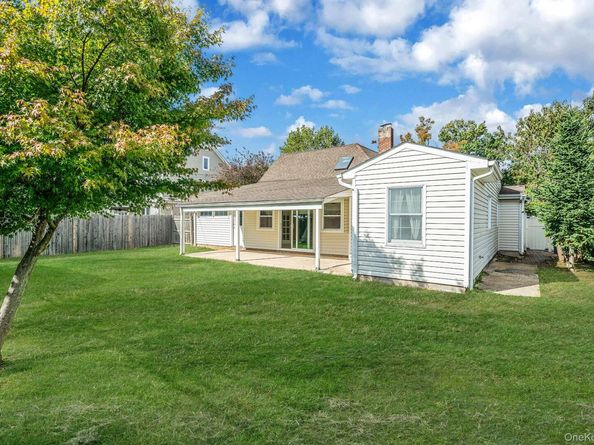 95 Lantern Road, Hicksville NY 11801