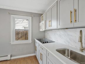 95 Lantern Road, Hicksville NY 11801