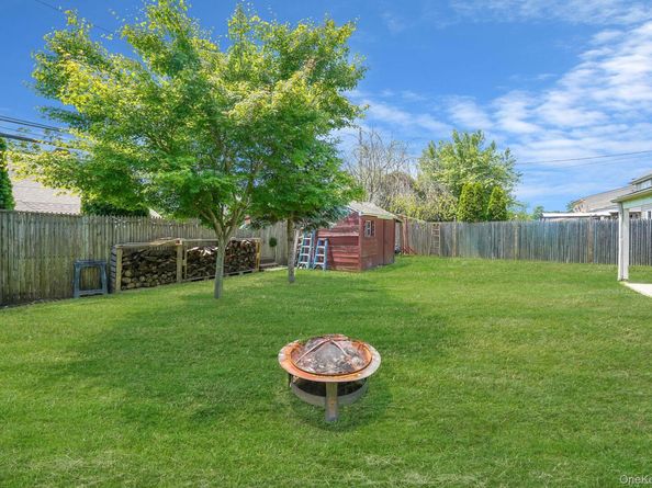 95 Lantern Road, Hicksville NY 11801